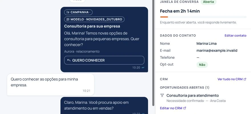 Bandeja do Eyou Atende com uma conversa de WhatsApp e o contexto do cliente ao lado. Dados fictícios.